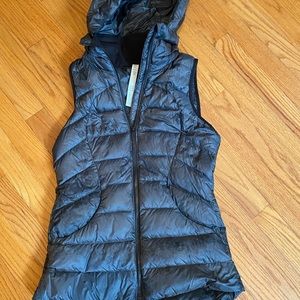 RARE lulumon fluff vest, black acid wash 4